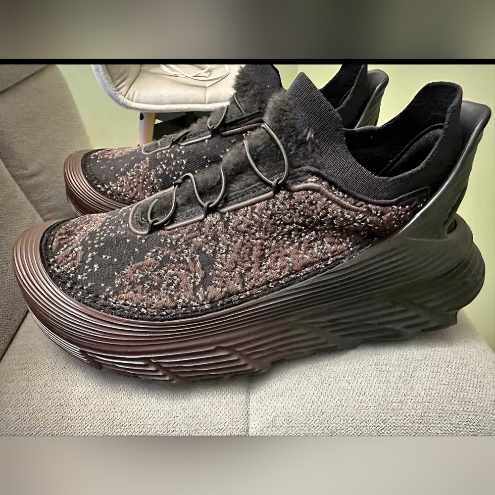 Hoka One One X Paria Farzaneh New W10 M 9. Unisex.